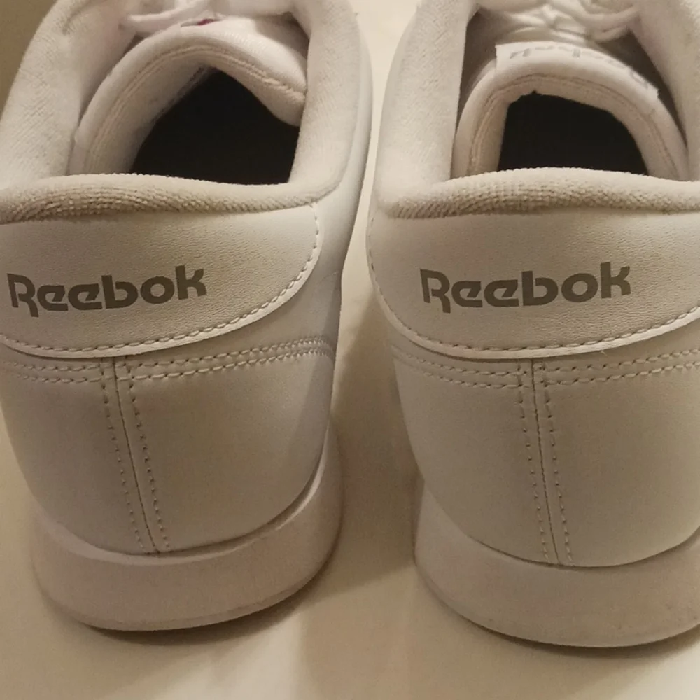 Classic Reeboks - Picture 5 of 5